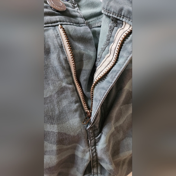 American Eagle Jeans Women's 12 Camouflage Mid-Rise Skinny Stretch Pants 34x28 - Picture 11 of 11